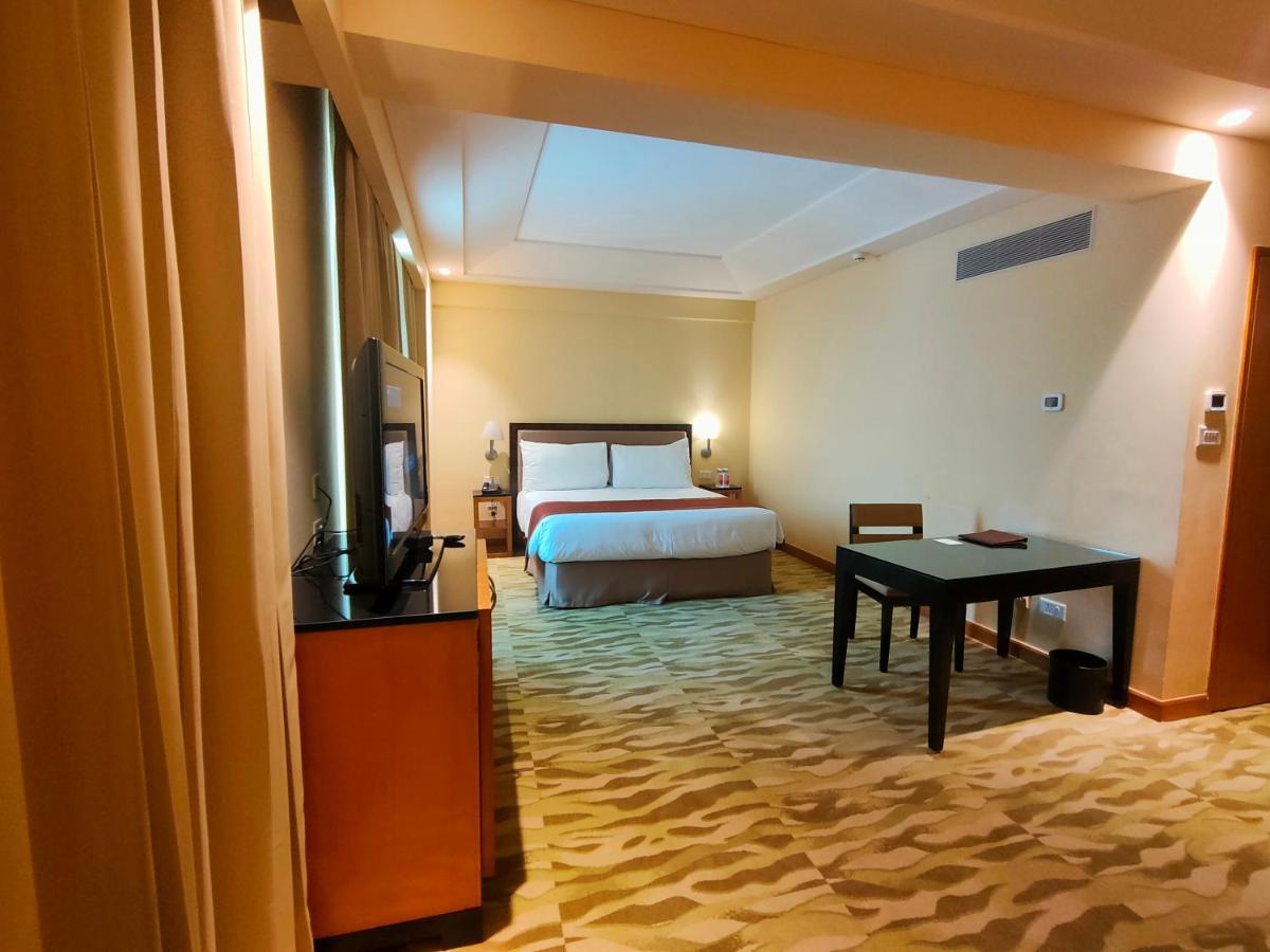 The Grand New Delhi Hotel Exterior foto
