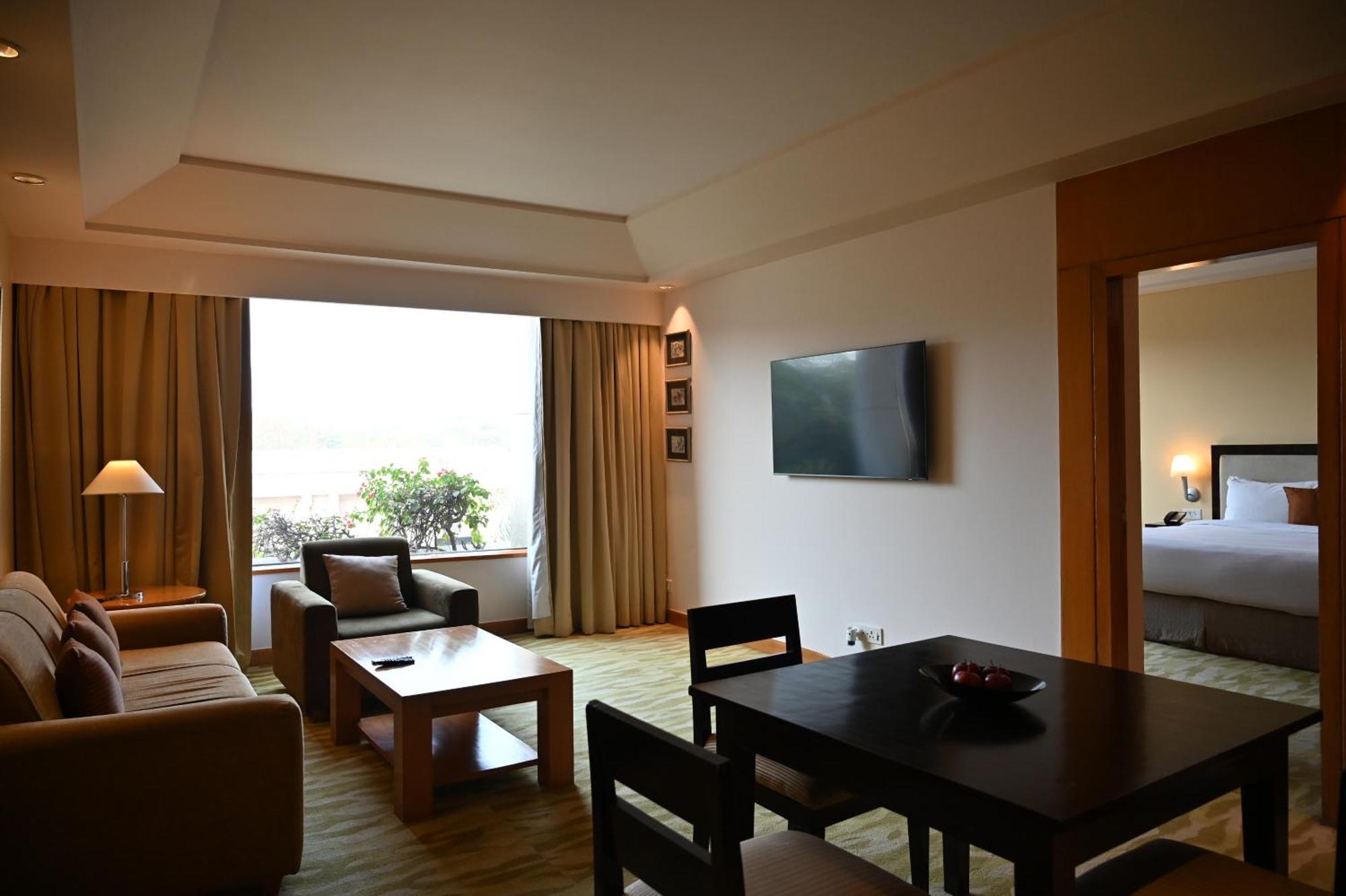 The Grand New Delhi Hotel Exterior foto